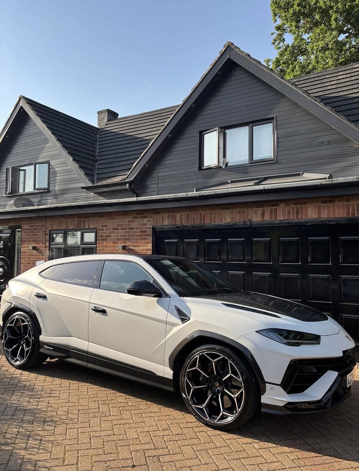 White Lamborghini Urus Performante